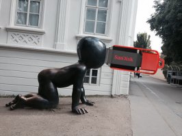 Жуткие скульптуры со всего света