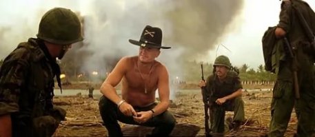 Отличный фильм Ф.Копполы, классика кино и показа военного безумия
"Чувствуешь запах? Это напалм, сынок. Больше ничто в мире не пахнет так.
Я люблю запах напалма поутру. Однажды мы бомбили одну высоту, двенадцать часов подряд. И когда всё закончилось, я поднялся на неё. Там уже никого не было, даже ни одного вонючего трупа. Но запах! Весь холм был им пропитан. Это был запах  победы!
Когда-нибудь эта война закончится..."