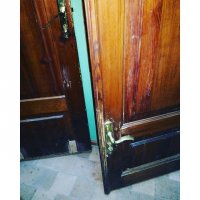 Когда у жены заняты сумками руки, а по телеку футбол.