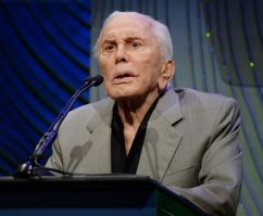 Кирк Дуглас - последний живой актер «Золотой эры» Голливуда