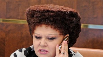 Школьница из Мельбурна, чьи волосы не может "укротить" ни одна расческа