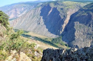 Неделю назад там был, народу полно почти все домики заняты.