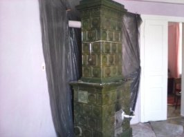 Я дома перебирал года три назад свою печку.
Есть только фото печки, как она выглядела и как она перебиралась.
Завтра буду дома , сделаю фото, как она выглядит. 
Раствором пользовался обыкновенной глиной. После переборки печка греть начала быстро и остывала куда дольше, чем до переборки.
Собирал ее очень просто. По ходу разборки, зарисовывал каждый слой, по которому потом и собирал.