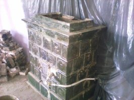 Я дома перебирал года три назад свою печку.
Есть только фото печки, как она выглядела и как она перебиралась.
Завтра буду дома , сделаю фото, как она выглядит. 
Раствором пользовался обыкновенной глиной. После переборки печка греть начала быстро и остывала куда дольше, чем до переборки.
Собирал ее очень просто. По ходу разборки, зарисовывал каждый слой, по которому потом и собирал.