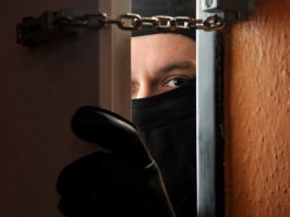 Правильно меня родители учили не брать чужого, давно бы где нибудь в Сибири лес валил;)
 Не ходите на дело, всё равно ничего ценного не стащите, 0 верных!