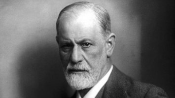 а про сигару - это какая-то аллегорическая метафора, наверное?