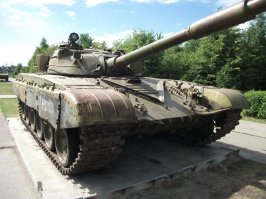 А в парке победы, в прошлом году танк поставили.