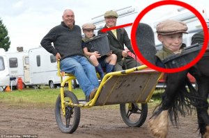 Пареньку-то я понимаю ведро с навозом вручили?