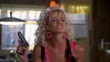 Ты че наехал на трейлерный парк? за 100 долларов в месяц у тебя электричество, вода , канализация, и ни один коп не войдет в дом без ордера...