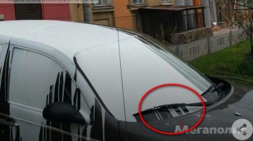 дворники давно надо было заменить - тёрли очень плохо, думаю.