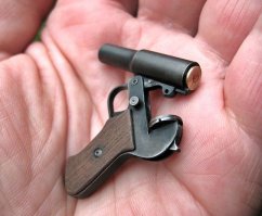 Пистолет размером с кредитную карту