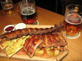 С праздником всех любителей пива! 

Международный день пива


ЗОЖЕвцы могут пойти с веганами травки пожевать и смузи выпить, потом покрутить спиннер, запостить фоточки в инстаграмм, встать на девайс (как она блдь называется, хрень двухколесная, которая сама ездит?) и закурить вейп.

Нормальные люди проведут сегодня пятницу так: