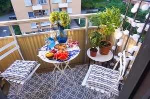 Это необъяснимая любовь- делать бункер из балкона Климат, холод?
У финнов-шведов та же зима, но народ балконы облагораживает иначе:)