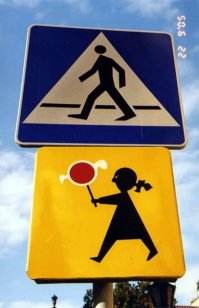 дети увлечены чупачупсом, на дорогу не глядят...