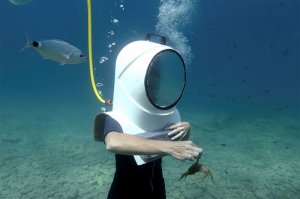 Твою мать,воздух подают по садовому поливочному шлангу с пластмассовым коннектором...