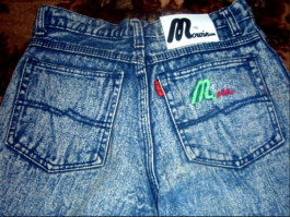 Вот такие джинсы вспомнил... "Мальвины" :) А если ещё и чёрные, то тогда, вообще - неимоверный шик.