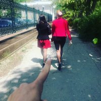 он им поменял одежду чтобы по фен-шую было)