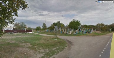 В Краснодарском крае есть с. Новоукраинское.
Посреди улицы - небольшое кладбище.
(Своих фоток нет, поэтому взял с "просмотра улиц").
N 45 22'50"
E 40 29'52"