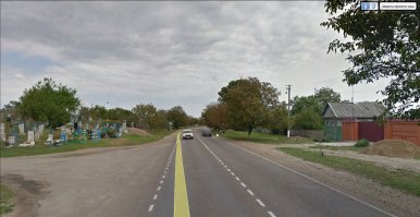 В Краснодарском крае есть с. Новоукраинское.
Посреди улицы - небольшое кладбище.
(Своих фоток нет, поэтому взял с "просмотра улиц").
N 45 22'50"
E 40 29'52"