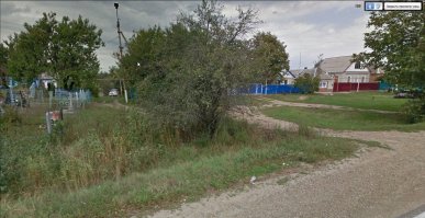 В Краснодарском крае есть с. Новоукраинское.
Посреди улицы - небольшое кладбище.
(Своих фоток нет, поэтому взял с "просмотра улиц").
N 45 22'50"
E 40 29'52"