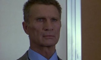 Гордон Митчелл "Укол зонтиком"
ГОРДОН МИТЧЕЛЛ
GORDON MITCHELL

CHARLES ALLEN PENDLETON

Американский и итальянский актёр.

29 июля 1923 года (Денвер, Колорадо, США)   20 сентября 2003 года (Марина-дель-Рей, Калифорния, США).

Настоящее имя и фамилия   Чарльз Аллен Пенделтон.

Профессионально занимался культуризмом, был тренером по спортивной гимнастике. Дебютировал в эпизоде фильма "Prisoner of War" (1954).

С начала 1960-х годов переехал в Италию, где сделал успешную карьеру как характерный актёр в спагетти-вестернах, мифологических фильмах, комедиях, криминальных лентах.

 В конце 1980-х Митчелл вернулся в США, но продолжал сниматься до самой смерти. Также он владел спортивным залом  World Gym International . В возрасте 80 лет Гордон Митчелл умер во сне в своём доме в Марина-Дель-Рей, штат Калифорния.[5] Похороны актёра и спортсмена почтили своим присутствием Арнольд Шварценеггер, Луи Ферриньо, Франко Коломбо, Джо Голд, а также множество прочих известных культуристов.[6]