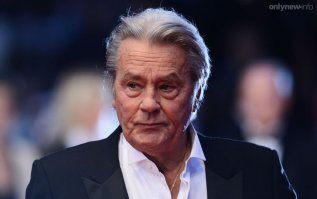 Владимир Вольфович погладил Алена Делона по пышной шевелюре - тот завилял хвостом.