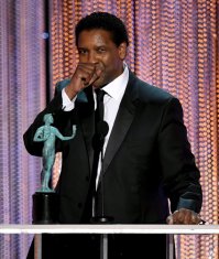 Там кажется не только с мизинцем проблемы