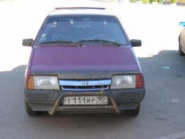 Какая нахрен вишневая девятка?)) Автор - дальтоник?)) Нет кожи в салоне, еще и коротко крылая, да и ржавчины не видно)) фу-фу)) вот у меня была тачка в свое время :))