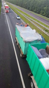 Вчера их видел, правда на кабриолете и без мебели, наверное возвращались уже.