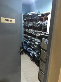 к слову об африканской модели медицины. приехал в рабочую командировку, компания повезла на драг-тест в мед. центр, неплохой по местным меркам. очень страшно было там какую нибудь епобень подцепить. место действия - Лагос, Нигерия