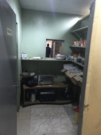 к слову об африканской модели медицины. приехал в рабочую командировку, компания повезла на драг-тест в мед. центр, неплохой по местным меркам. очень страшно было там какую нибудь епобень подцепить. место действия - Лагос, Нигерия