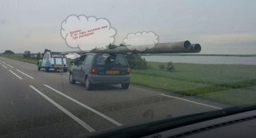 Пьяный голландец пытался увезти два фонарных столба на крыше легковушки