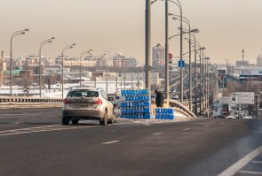 Не знаю как в других регионах, у нас в последние годы эти товарищи с незамерзайками куда-то пропали. Когда она нужна - хрен сыщешь. На заправках какое-то вонючее говно за 400-500 руб., а нормальную жидкость приходится бегать по рынкам искать.
Что за хрень! Есть спрос, где бизнес?