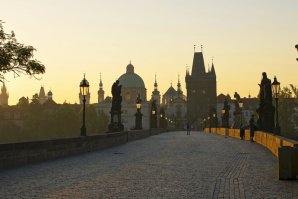 Сегодняшний рассвет я встретил в Праге на Карловом мосту. И вот я опять в прохладном и дождливом Питере.
А был ли отпуск?????????????

Фото не мое. Но оно такое же. Свои ещё не разбирал.