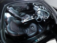 Боюсь спрашивать. А для чего железная куета по центру сиденья?=)