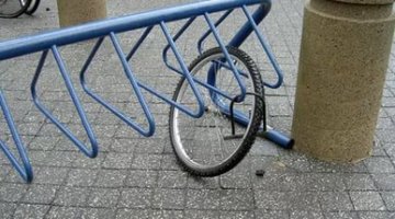 куда нам до них