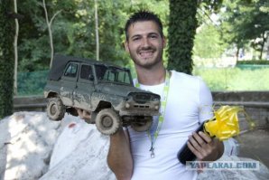 Это похоже тот же итальянец, который УАЗ из металла делал.