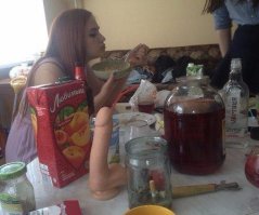 Прояви фантазию...сделай под пись...