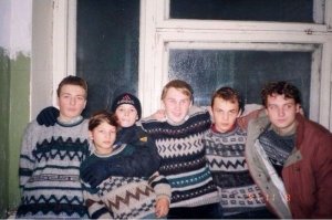 До сих пор хожу в таком свитере))))