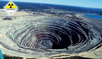 Здесь вроде алмазы добывают, это двойная кимберлитовая трубка Удачная