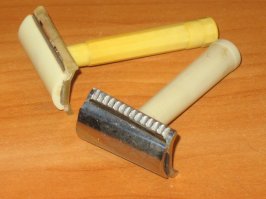 Ну если нет денег на бритву, можно купить вот такой (на картинке). Я похожим пользуюсь, раз в два месяца меняю лезвия, бреет лучше, чем с двумя, тремя или пятью лезвиями.  А с бородой пусть дедушки ходЮт. ^_^