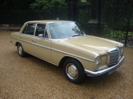 Извиняюсь, ошибся, 220, выпуск 1973.
Вот такой. И даже цвет тот же )