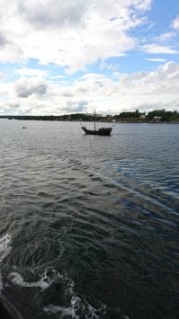 6 числа плыл на пароме  Романтика  из Стокгольма в Ригу.