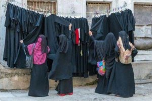 А там тоже мужик должен дать совет - идёт ей или нет?