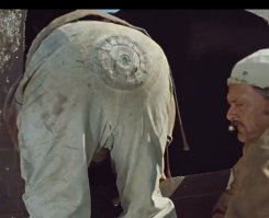 У нормальных чатлан, давно клапана на штанах делают :)