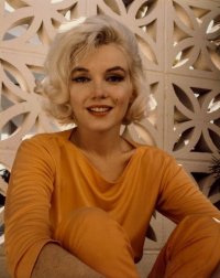 Вот еще одна знаменитость.
Мерилин Монро: последняя фотосессия.