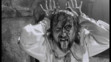 как эти "учителя" задолбали - срут и срут нам на головы в прямом смысле -"я художник, я так вижу"
1 фото - князь Владимир Великий -  режиссер Андрей Юрьевич Кравчук, родился в Ленинграде, забросивший науку после знакомства с АЛЕКСЕЕМ ГЕРМАНОМ,поступил в Санкт-Петербургский университет кино и телевидения (мастерская Семёна Давидовича Арановича)

2 фото - Румата Эсторский (прогрессор, высокоморальный человек из Будущего) -режиссер Алексей Герман родился 20 июля 1938 года в Ленинграде. Сын писателя Юрия (Георгия) Германа и Татьяны Александровны Риттенберг.

3 фото - Гамлет, принц датский (актер выбранный для роли Николая Второго) -режиссер Алексей Учитель родился 31 августа 1951 года в Ленинграде в еврейской семье. Отец   режиссёр-документалист Ефим Учитель.

P.S. Кто то скажет, что это совпадение? Я в такие совпадения не верю, это не совпадение -это хуцпа