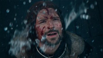 как эти "учителя" задолбали - срут и срут нам на головы в прямом смысле -"я художник, я так вижу"
1 фото - князь Владимир Великий -  режиссер Андрей Юрьевич Кравчук, родился в Ленинграде, забросивший науку после знакомства с АЛЕКСЕЕМ ГЕРМАНОМ,поступил в Санкт-Петербургский университет кино и телевидения (мастерская Семёна Давидовича Арановича)

2 фото - Румата Эсторский (прогрессор, высокоморальный человек из Будущего) -режиссер Алексей Герман родился 20 июля 1938 года в Ленинграде. Сын писателя Юрия (Георгия) Германа и Татьяны Александровны Риттенберг.

3 фото - Гамлет, принц датский (актер выбранный для роли Николая Второго) -режиссер Алексей Учитель родился 31 августа 1951 года в Ленинграде в еврейской семье. Отец   режиссёр-документалист Ефим Учитель.

P.S. Кто то скажет, что это совпадение? Я в такие совпадения не верю, это не совпадение -это хуцпа