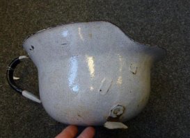 навскидку - кто знает, что за рожки на немецкой каске? Те, что ближе к переду, чем вентиляционные дырки?
Ну и пара фоток для полноты картины: