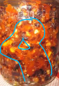 Я один вижу в банке мужика, схватившегося за голову?